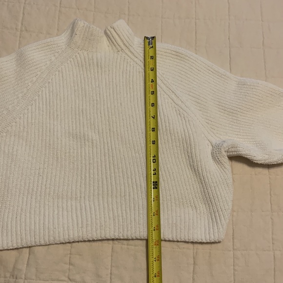 Cropped Sweater - Picture 4 of 6